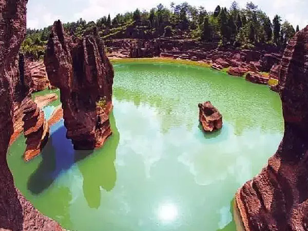 湘西芙蓉鎮(zhèn)、紅石林（坐龍峽、酉水畫廊）高品質(zhì)汽車2日游