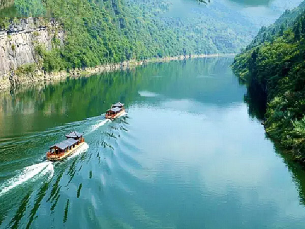 湘西芙蓉鎮(zhèn)、紅石林（坐龍峽、酉水畫廊）高品質(zhì)汽車2日游