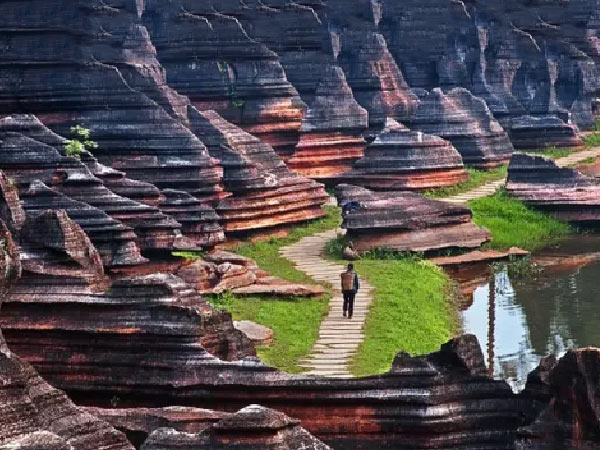 湘西芙蓉鎮(zhèn)、紅石林（坐龍峽、酉水畫廊）高品質(zhì)汽車2日游