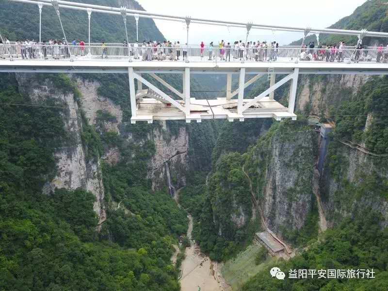 　張家界大峽谷、玻璃橋、黃龍洞品質(zhì)純玩兩日游c2