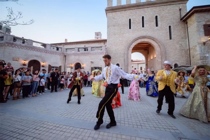長沙?華誼兄弟電影小鎮(zhèn)、李自健美術(shù)館一日游