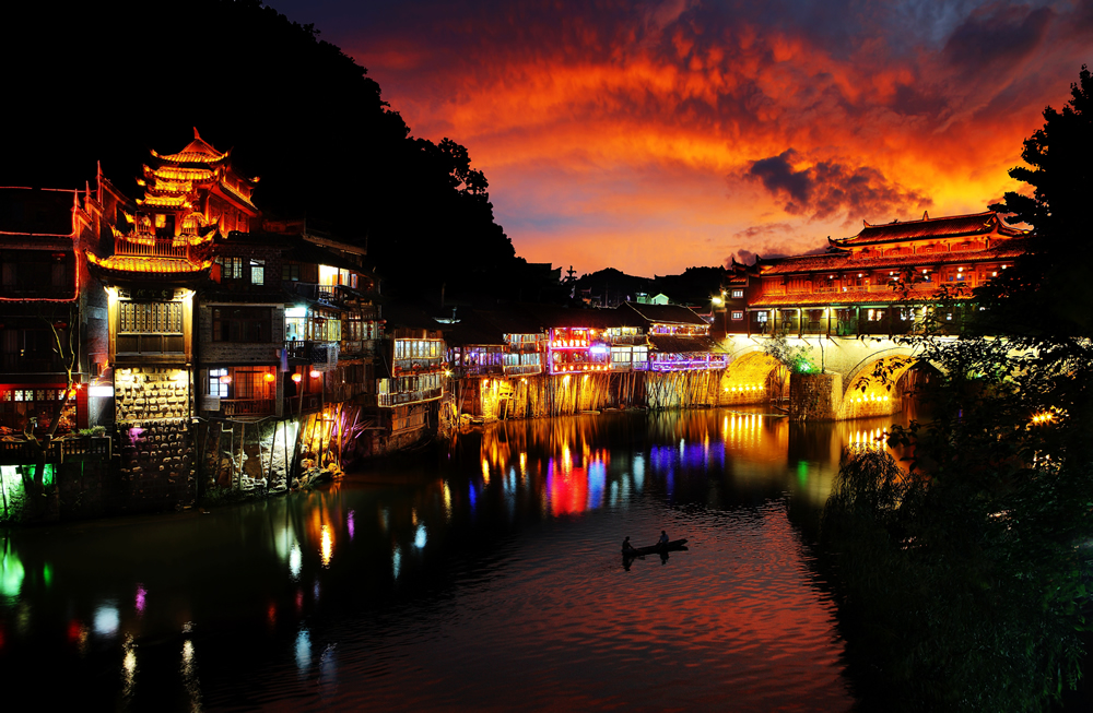 A線：玻璃橋、袁家界、天子山、天門山、夯吾苗寨、鳳凰古城 湘西“精華之旅”品質(zhì)純玩3晚4日游