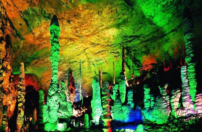 E3線：黃龍洞、張家界、袁家界、天子山、金鞭溪、天門仙山、夯吾苗寨、鳳凰古城“湘西完美之旅”品質(zhì)純玩4晚5日游