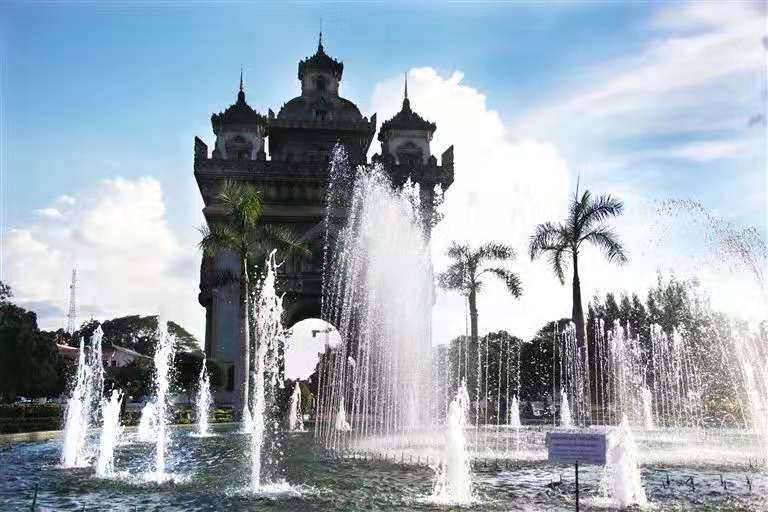 老撾?萬(wàn)象、萬(wàn)榮、瑯勃拉邦雙飛六日游